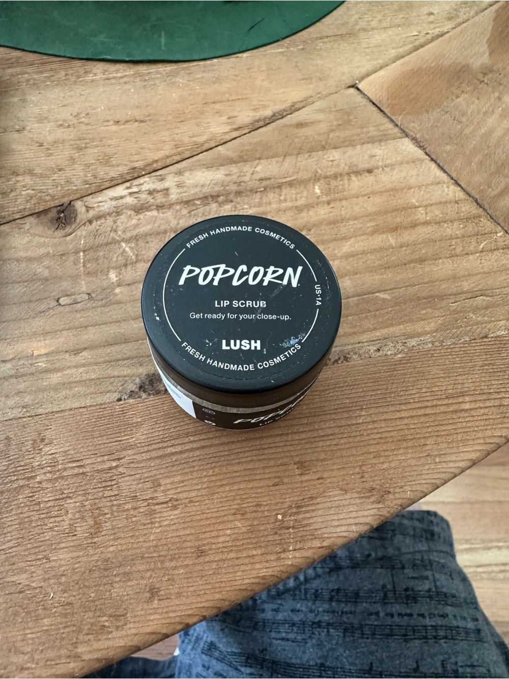 Lush Popcorn Lip Scrub - Black Jar
